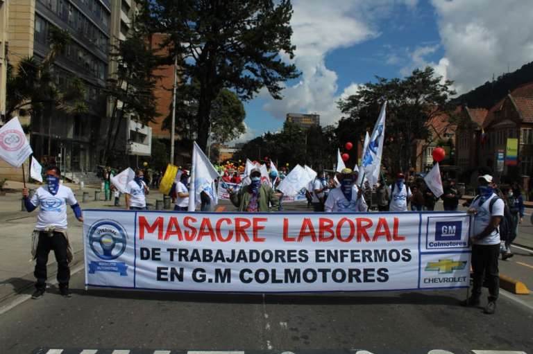 Además de los trabajadores de la salud, el gremio automotor se sumó a la protesta en la ciudad.