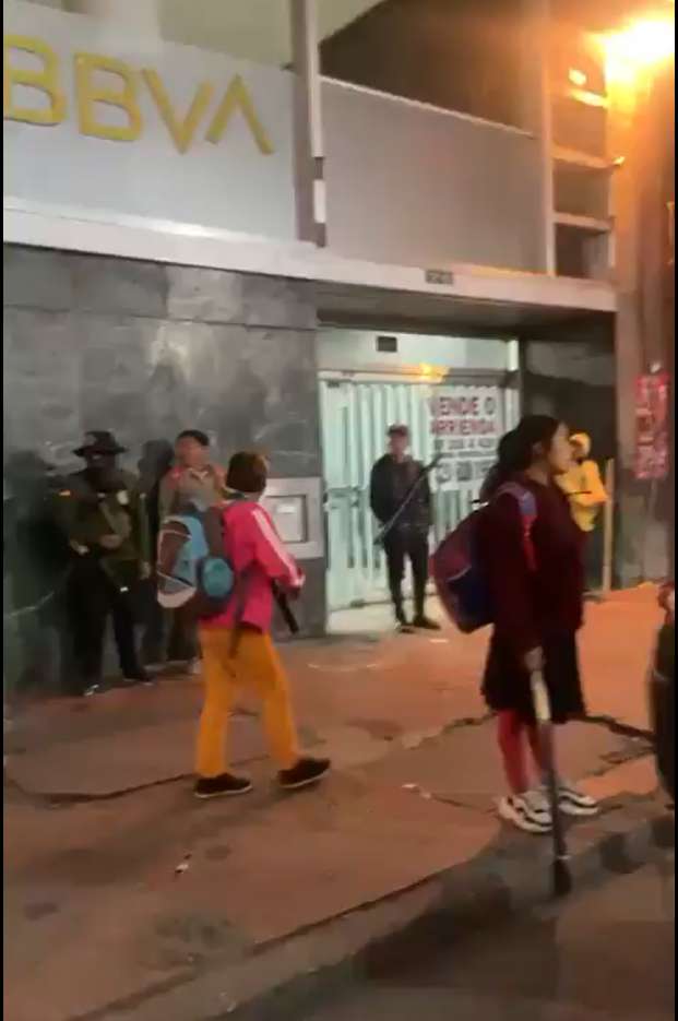 Algunos miembros pernoctan en las cercanías del cajero BVVA.