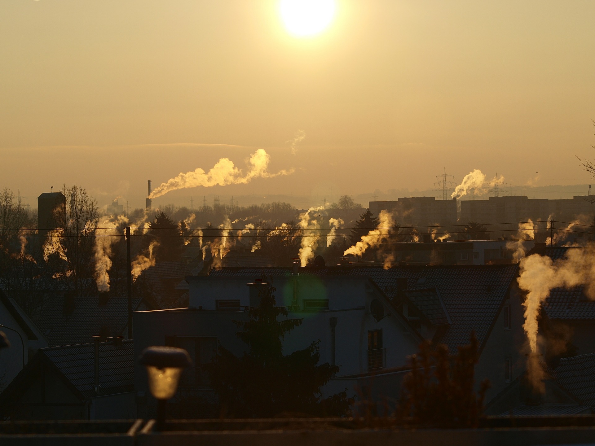 Lo de hoy había sido una jornada para olvidar, no solo por los escasos clientes, también porque le tocaba soportar el sofoco de los 35 grados que hacía en su calabozo, a pesar de que su sistema de climatización nuclear trabajaba a tope. Era un verano brutal y muy húmedo.