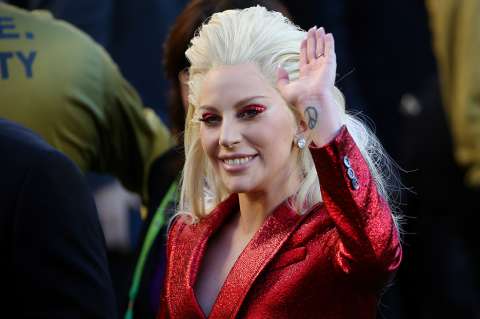 Lady Gaga recibe elogios por su interpretación del himno nacional en Super Bowl 50