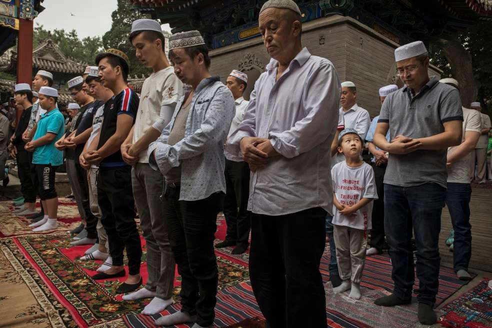 Musulmanes en una mezquita en un barrio de Pekín. / Getty Images