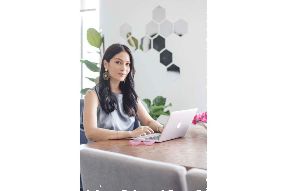María Paula Camacho es bogotana y actualmente vive en México. Dicta cursos virtuales y asesorías sobre marca persona, etiqueta y protocolo.