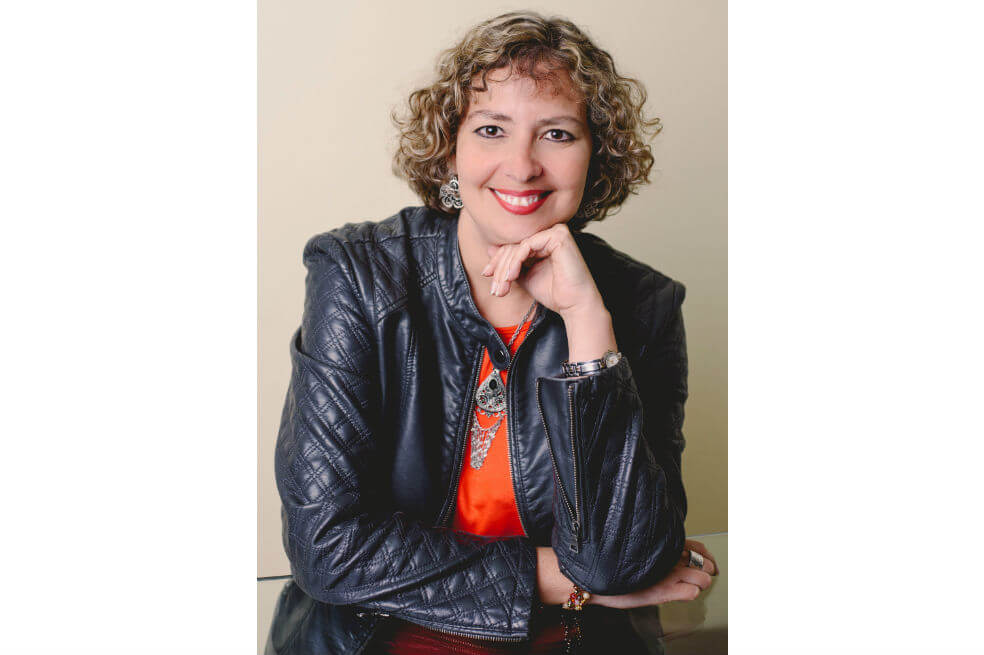 Paula Cuéllar nació en Palmira, Colombia. Al terminar sus estudios en ingeniería química, viajó a Holanda para realizar su maestría en Diseño de Procesos y Productos. Allá encontró el gusto por la literatura fantástica y por los videojuegos. De esta manera, desarrolló la historia que se desenvuelve en su trilogía “Meridia”. / Cortesía Penguin Random House.
