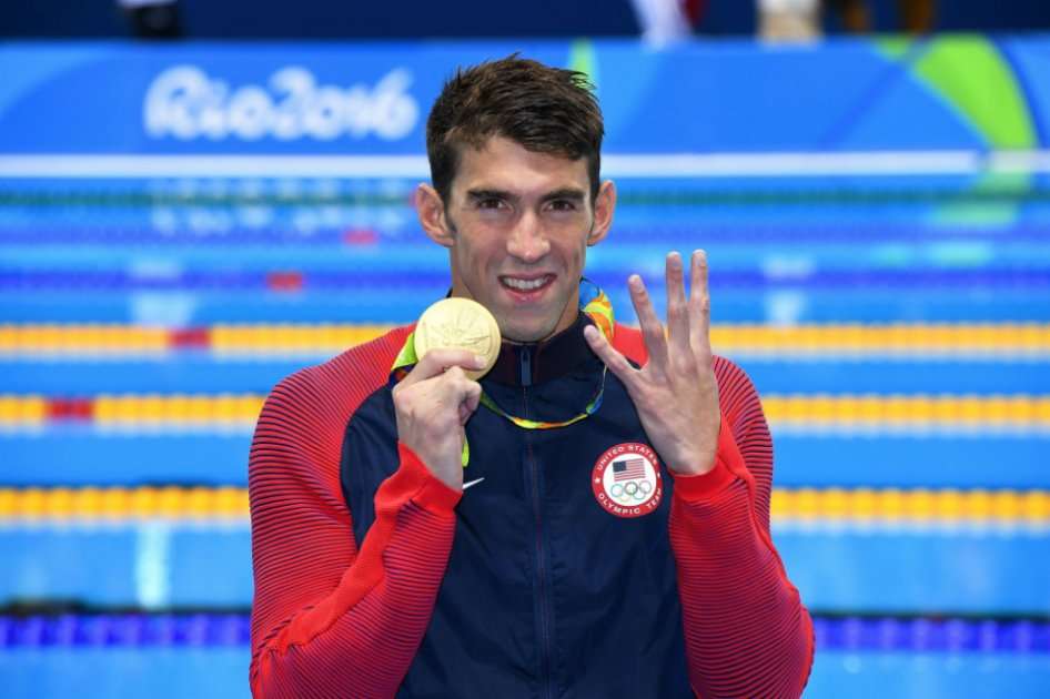 El nadador estadounidense Michael Phelps tras por cuarta vez la prueba de los 200 metros combinados. / EFE