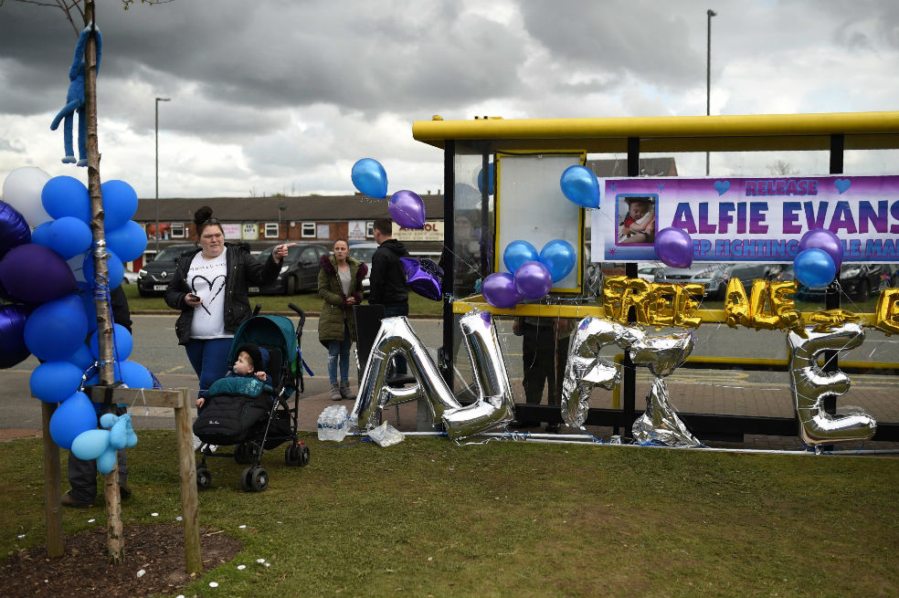Siguen las manifestaciones de respaldo a la familia de Alfie Evans. / AFP