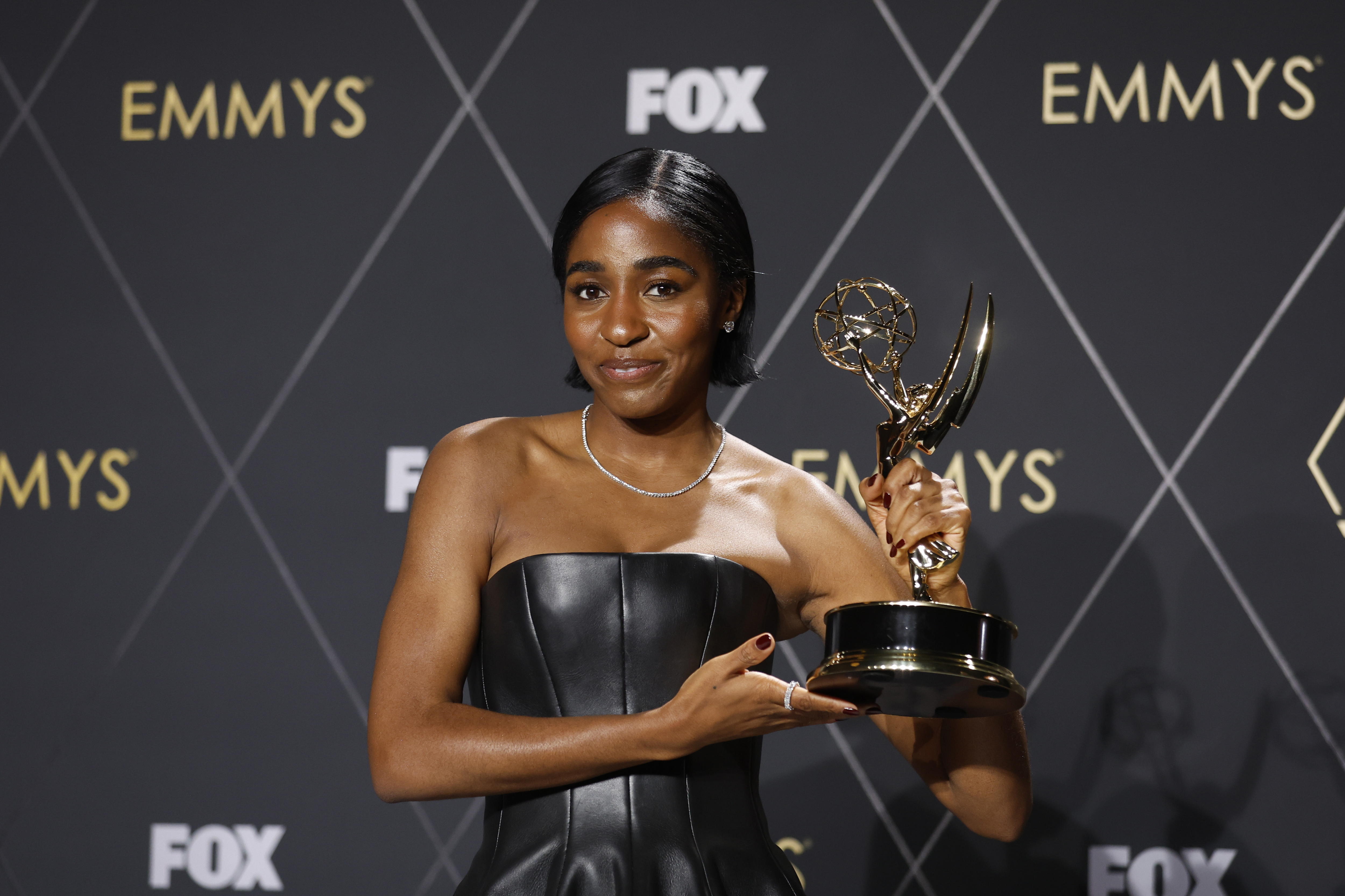 Los Angeles (United States), 16/01/2024.- Ayo Edebiri, winner of the Outstanding Supporting Actress in a Comedy Series award for "The Bear," poses in the press room during the 75th annual Primetime Emmy Awards ceremony held at the Peacock Theater in Los Angeles, California, USA, 15 January 2024. The Primetime Emmys celebrate excellence in national primetime television programming. EFE/EPA/CAROLINE BREHMAN