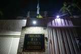 Denuncian que la Embajada de Argentina en Caracas está asediada y sin electricidad