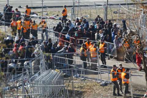 Macedonia cierra la frontera y no deja pasar a ningún refugiado