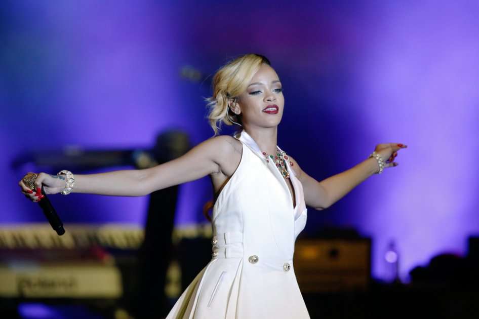 Rihanna en un concierto de "Diamonds World Tour".