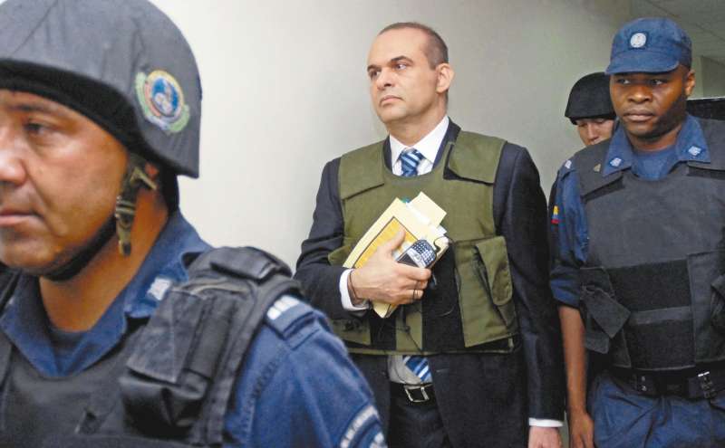 Extradición a Estados Unidos de Salvatore Mancuso, comandante de las AUC, en 2007. 