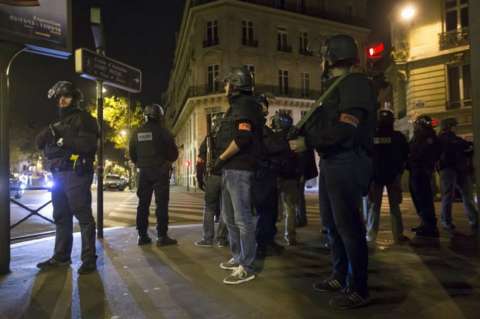 Terroristas accionaron sus cinturones explosivos en teatro Bataclan