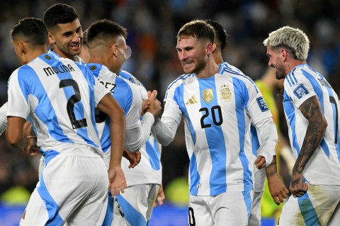 Argentina goleó a Chile en el Monumental y ya piensa en Colombia