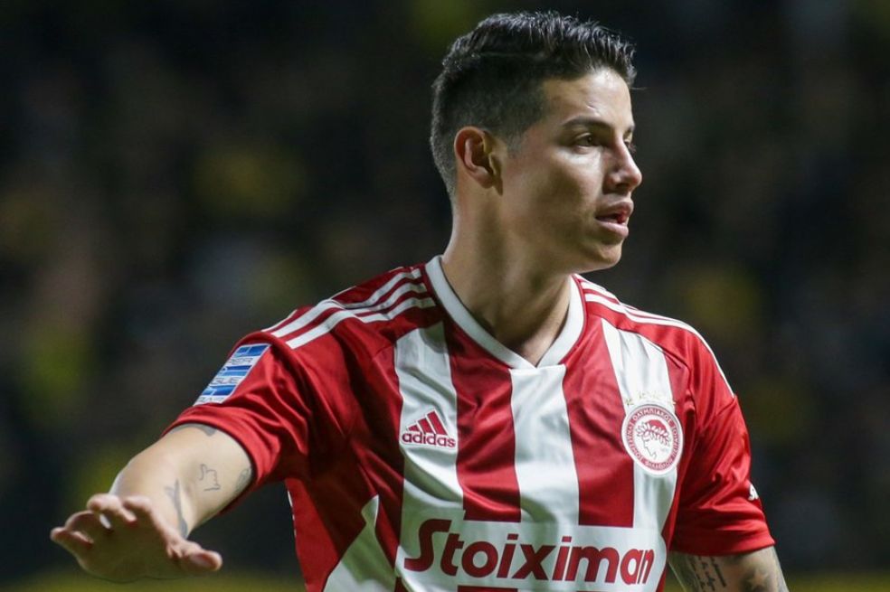 James Rodríguez en su primer partido con Olympiacos en Grecia.