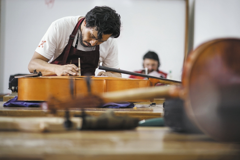 Los talleres y la clínica de lutería abrieron durante el festival para niños y alumnos del programa. / Cortesía Ibagué Festival