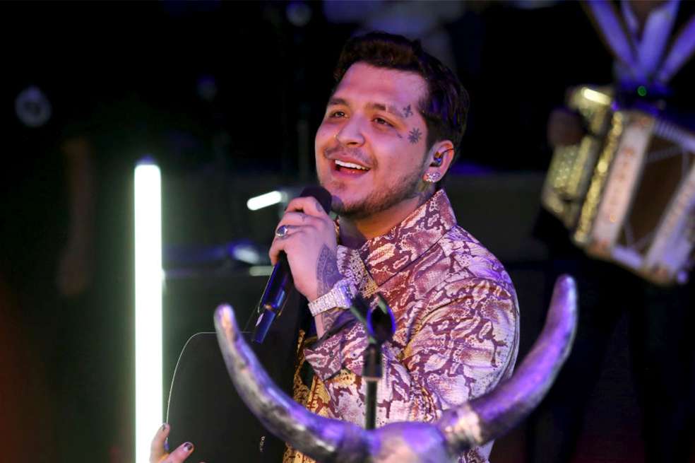 Christian Nodal parece estar viviendo de la misma forma en que lo hacía antes de enamorarse de Belinda.
