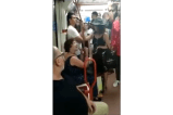 Mujer no dejó que una niña de origen latino se sentara en el metro de Madrid