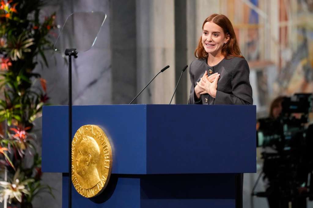 Oslo (Norway), 10/12/2025.- Daughter of the Nobel Peace Prize laureate, Ana Corina Sosa, speaks after accepting the award on behalf of her mother Maria Corina Machado during the Nobel Peace Prize award ceremony at Oslo City Hall in Oslo, Norway, 10 December 2025. Venezuelan opposition leader Maria Corina Machado was awarded the Nobel Peace Prize 2025 for her tireless work to secure democratic rights for the people of Venezuela, and for her fight for a just and peaceful transition from dictatorship to popular rule. Due to the circumstances in her home country of Venezuela, the Nobel Peace Prize laureate was unable to attend the award ceremony in Norway. (Noruega) EFE/EPA/OLE BERG-RUSTEN / POOL NORWAY OUT