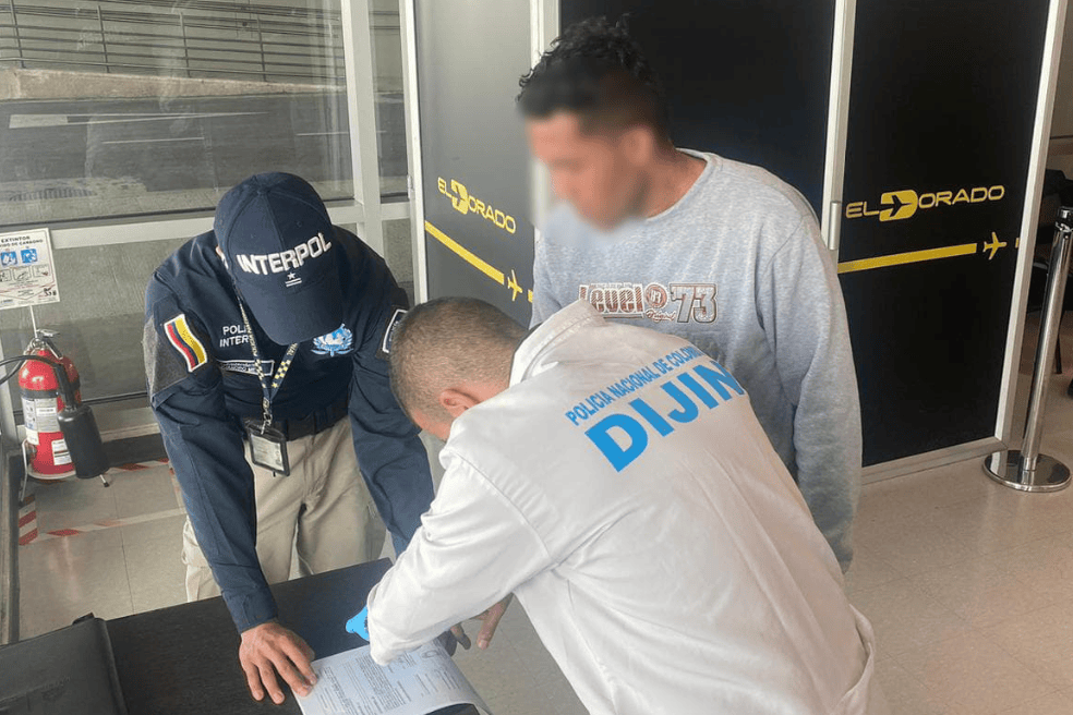 Extraditan a España a un colombiano que acosaba sexualmente a menores de edad por internet.