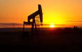 Precios del petróleo bajan, superabundancia de oferta hunde al mercado