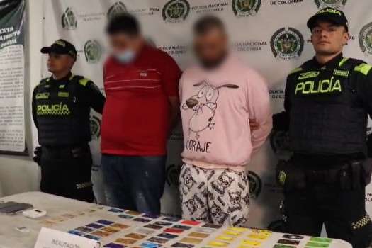 Estos dos sujetos fueron capturados mientras intentaban robar a dos hombres que previamente habían sido drogados por tres mujeres en un bar de Venecia, en Tunjuelito