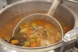 Receta para preparar caldo clásico de ave en la pitadora