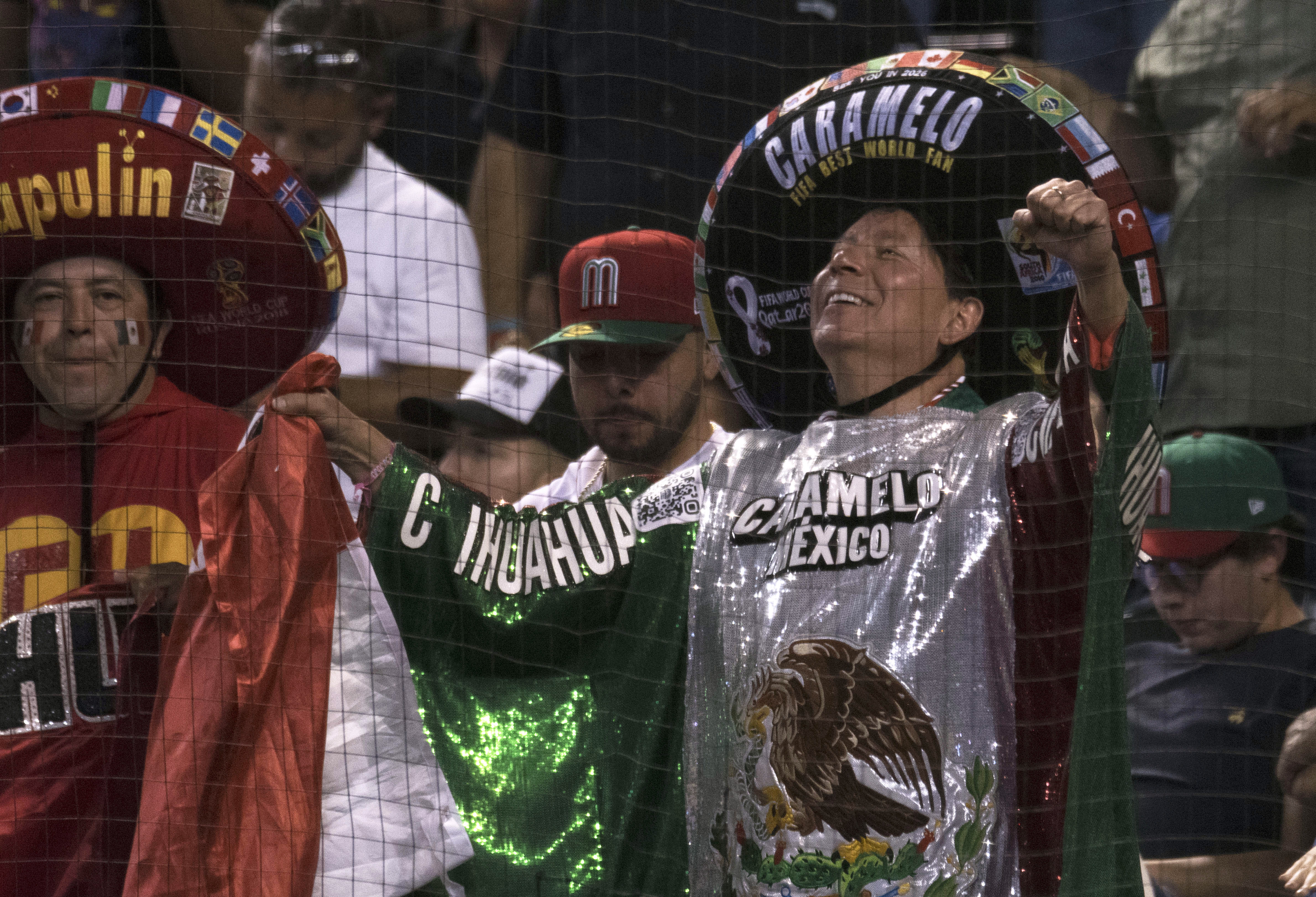 Phoenix (United States), 12/03/2023.- A Mexico fan celebrates his team's success during the Mexico vs USA Pool C game of the 2023 World Baseball Classic at Chase Field in Phoenix, Arizona, USA, 12 March 2023. (Estados Unidos, Fénix) EFE/EPA/RICK D'ELIA