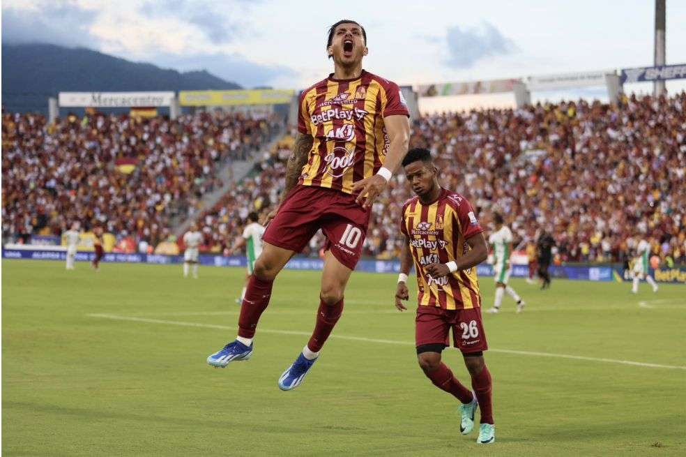 Yeison Guzmán celebra en el Estadio Manuel Murillo Toro.