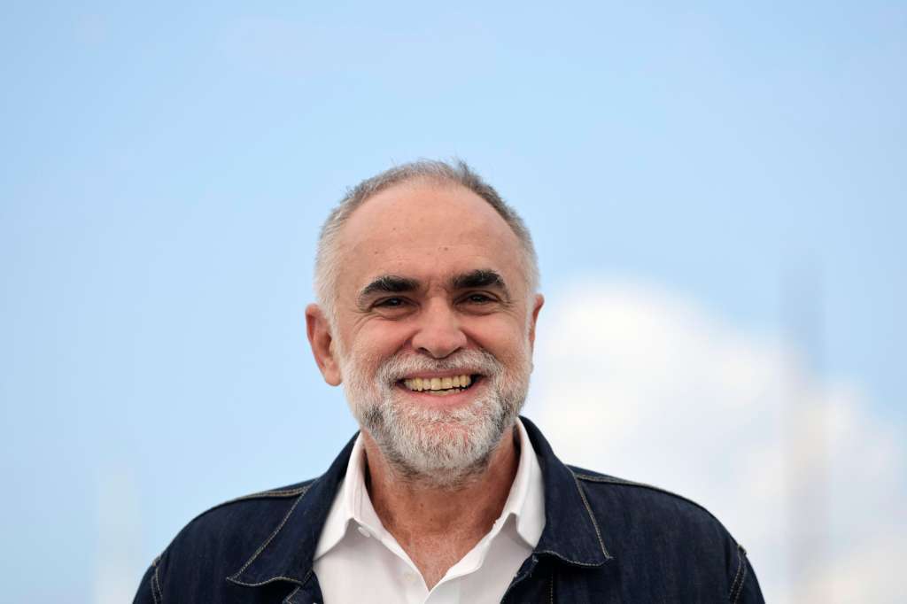 Cannes (France), 23/05/2024.- Brazilian director Karim Ainouz attends the photocall for 'Motel Destino' during the 77th annual Cannes Film Festival, in Cannes, France, 23 May 2024. The movie is presented in competition of the film festival which runs from 14 to 25 May 2024. (Cine, Brasil, Francia) EFE/EPA/GUILLAUME HORCAJUELO