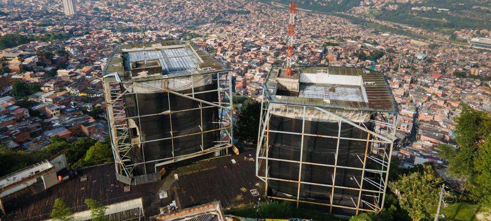 La biblioteca España, en el nororiente de Medellín, está cerrada desde 2015.