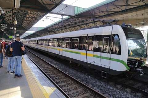 Metro de Medellín presenta retrasos por problemas en el flujo eléctrico; rutas alternas