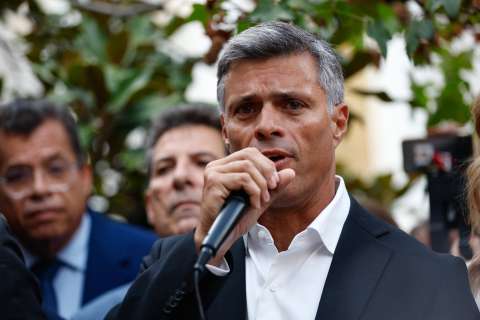 Venezuela solicita “alerta roja” contra Leopoldo López por “instigar” a intervención