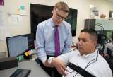 Gracias a estos implantes cerebrales, un hombre con parálisis pudo volver a mover su mano