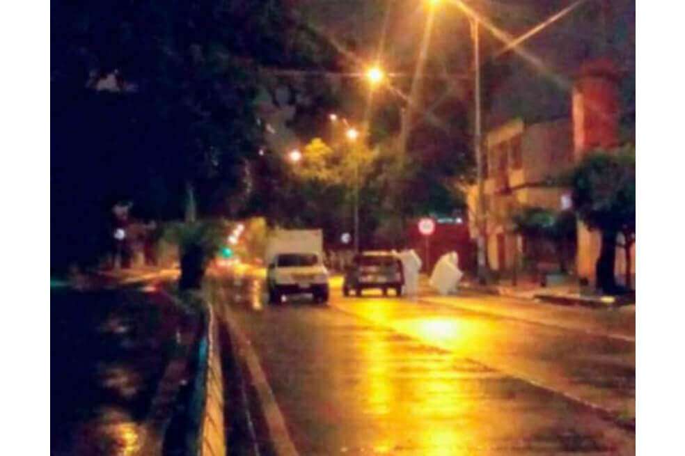 El conductor fue trasladado a la Clínica Valle del Lili, ubicada en el sur de la ciudad, en donde está siendo atendido y su estado de salud es delicado. / Tomada de Facebook: Cali Reportaje
