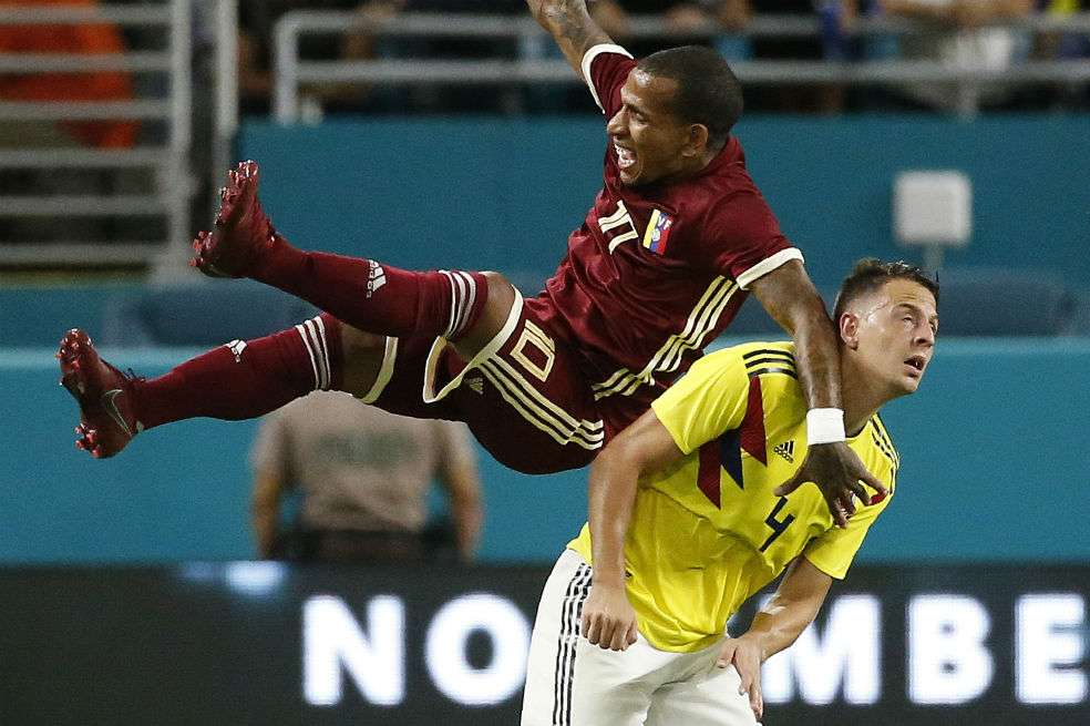 Santiago Arias, lateral de la selección de Colombia. / AFP
