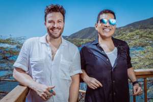 Gusi y Peter Manjarrés lanzan “Amor Viejo”, nuevo…