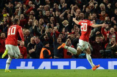Manchester United remontó y clasificó a cuartos de final de la Liga de Campeones