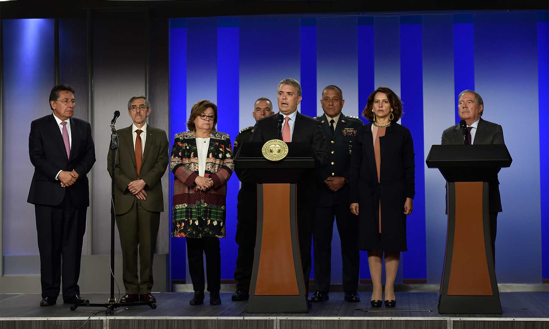 Presidente Iván Duque y su cartera de ministros y Fuerzas Públicas, durante el anunció de la creación de un cuerpo especial para juzgar asesinos de líderes sociales. / Cortesía: David Ramos-presidencia.