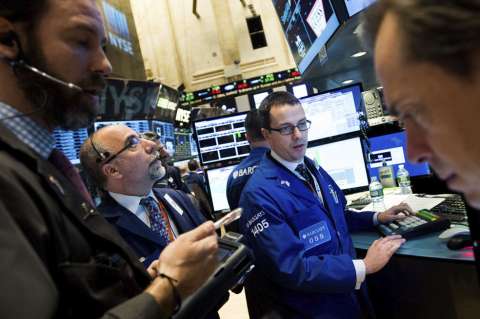 Wall Street termina a la baja tras recorte de tasas de la Reserva Federal