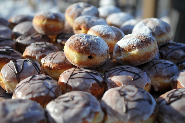 Receta: prepara unas sabrosas donas cubiertas de chocolate