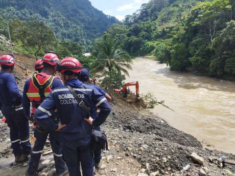 Madre murió al intentar salvar a su hija arrastrada por río en el Cañón del Micay, en Cauca