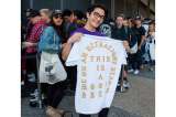 ¿Kanye West estafó a sus fans vendiéndoles camisetas caras?