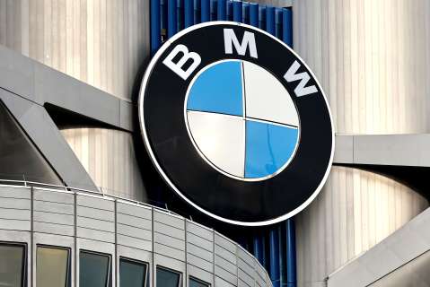BMW lanza una herramienta en su app para simular el cambio de carro de combustión