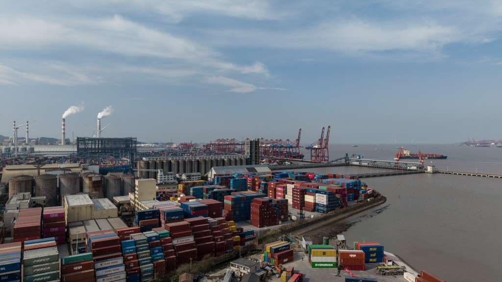 El puerto de Beilun en China. Medio Oriente adquirió aún más importancia para China tras la escalada de la rivalidad comercial de China con Estados Unidos.