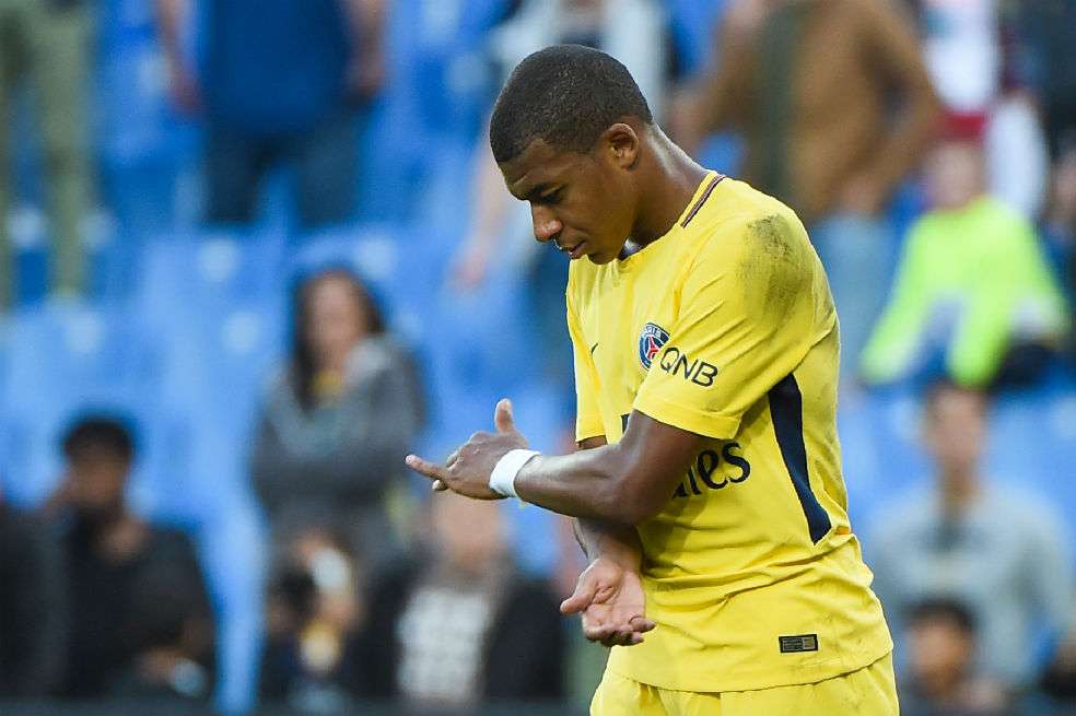 Mbappe lamenta el empate de su equipo frente al Montpellier. / AFP