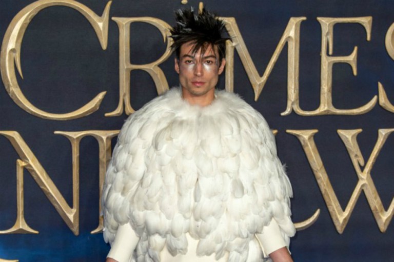Ezra Miller habla sobre el final de «Animales Fantásticos: Los crímenes de Grindelwald»