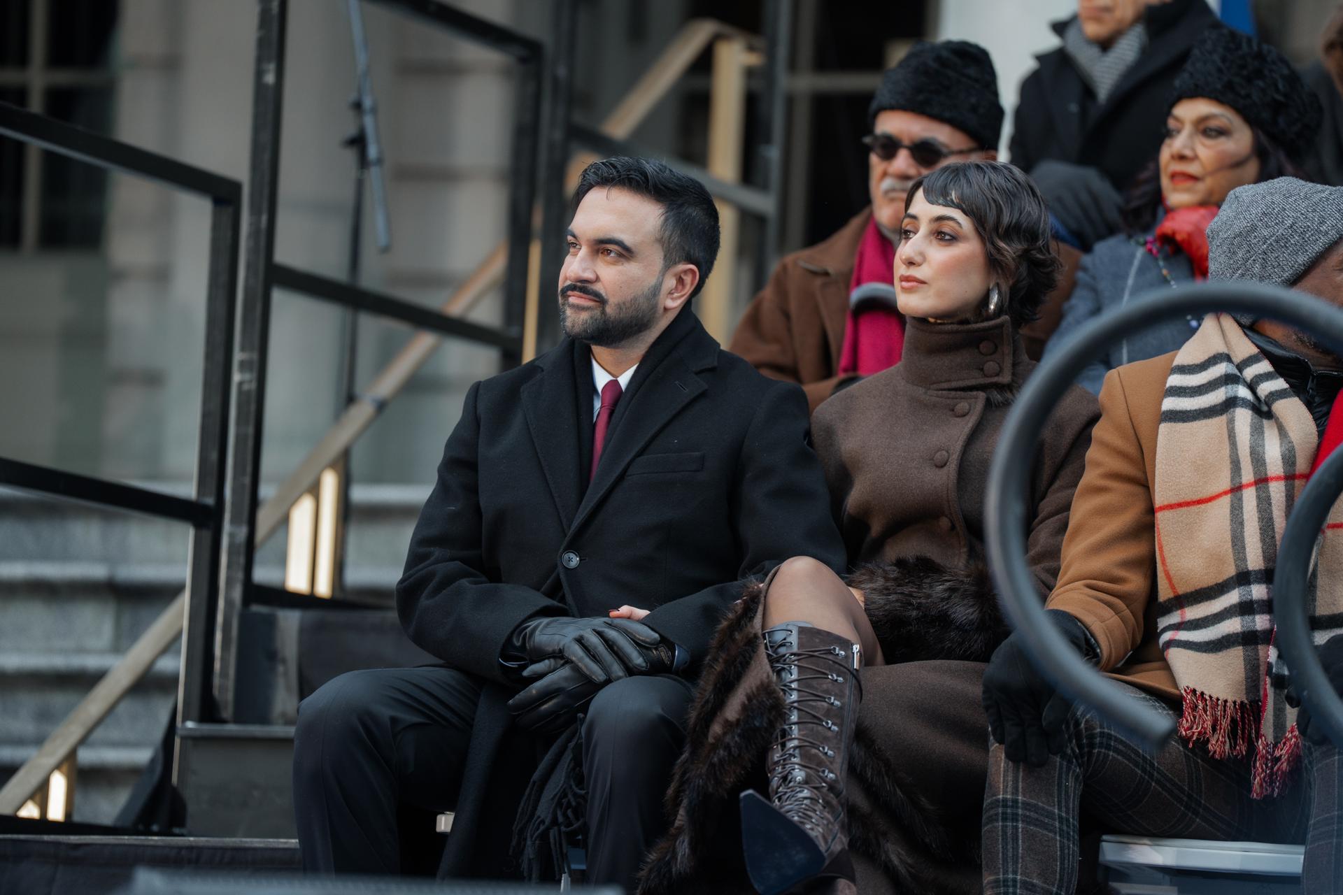 NEW YORK (United States), 01/01/2026.- New York City Mayor Zohran Mamdani (L) sits with his wife Rama Duwaji (R) during his mayoral inauguration ceremony in New York, New York, USA, 01 January 2026. (Nueva York) EFE/EPA/OLGA FEDOROVA