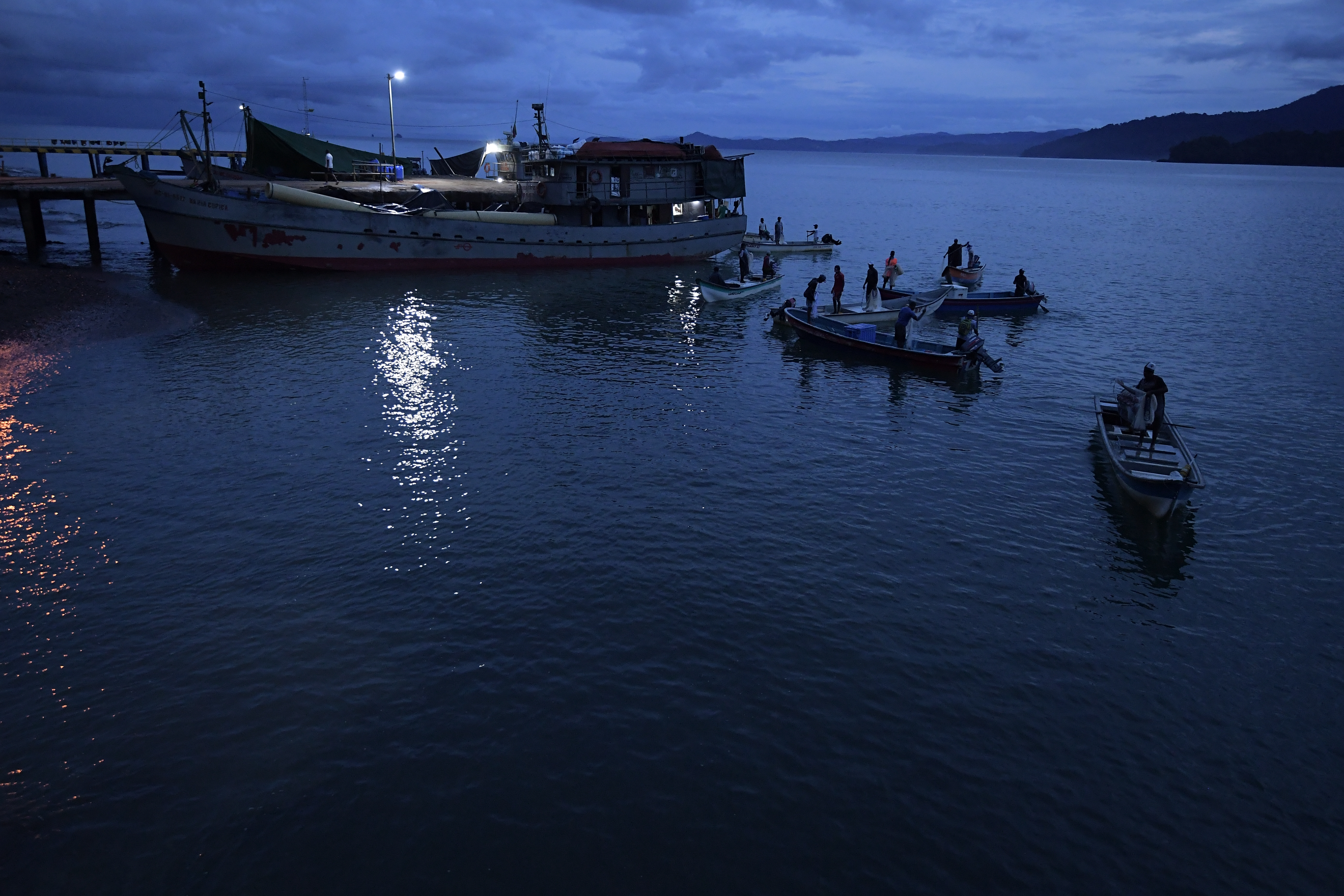 Diferentes aspectos de este municipio del Chocó: Habitantes, calles, vista panorámicas, playa, mar, carreteras, aves, flora, fauna, cascadas, Lanchas y pescadores.
