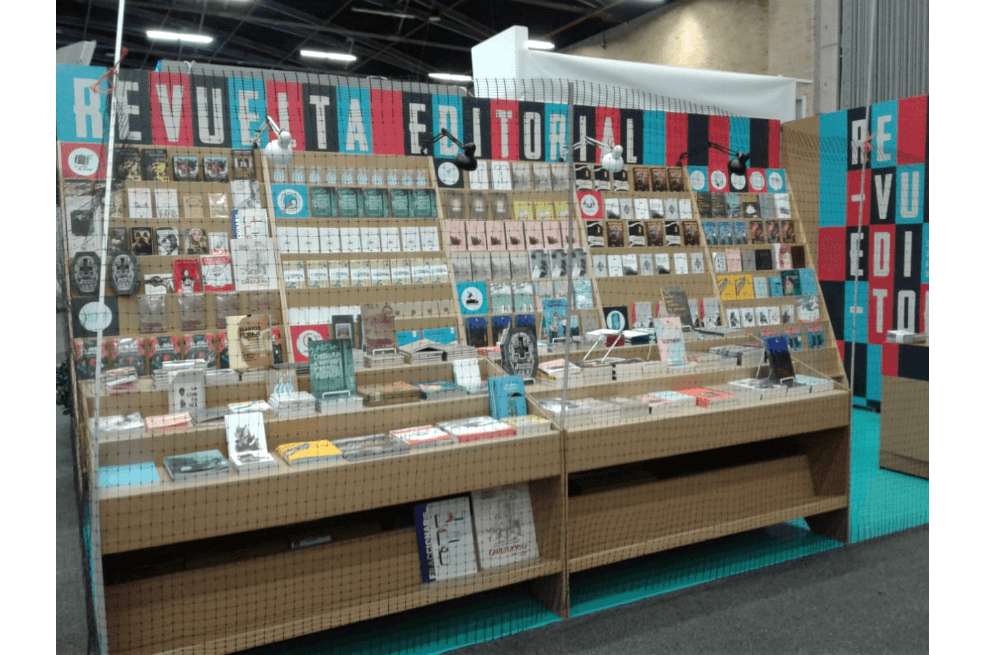 Imagen de algunos de los libros del colectivo La revuelta editorial, ubicado en el pabellón 17, stand 1422A de la feria del Libro de Bogotá. / Cortesía