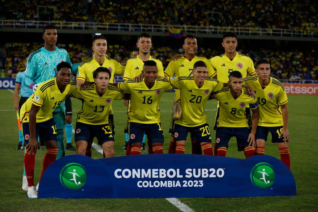 AMDEP364. CALI (COLOMBIA), 21/01/2023.- Jugadores de Colombia posan hoy, en un partido de la fase de grupos del Campeonato Sudamericano Sub'20 entre las selecciones de Perú y Colombia en el estadio Pascual Guerrero en Cali (Colombia). EFE/ Ernesto Guzmán Jr.