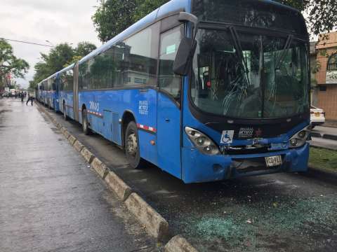 El choque múltiple de cinco buses del MIO en Cali deja 30 lesionados